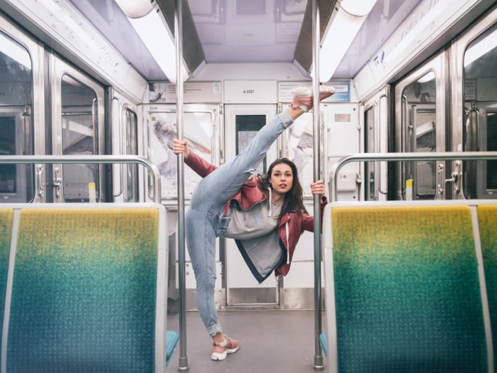 danseuse dans le metro ratp de la ligne 6