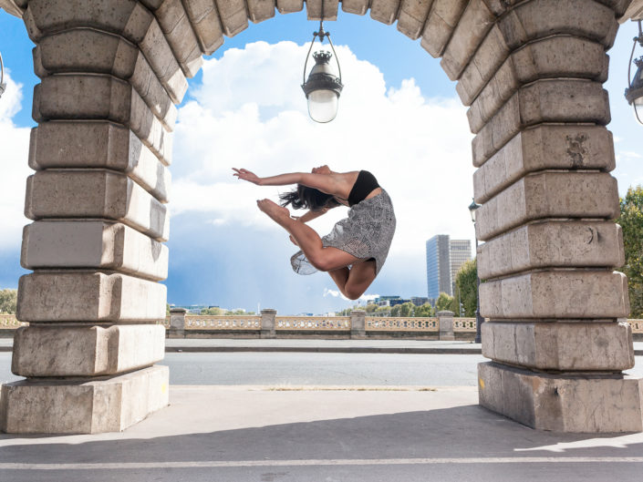 saut entre 2 colonnes du pont de bercy