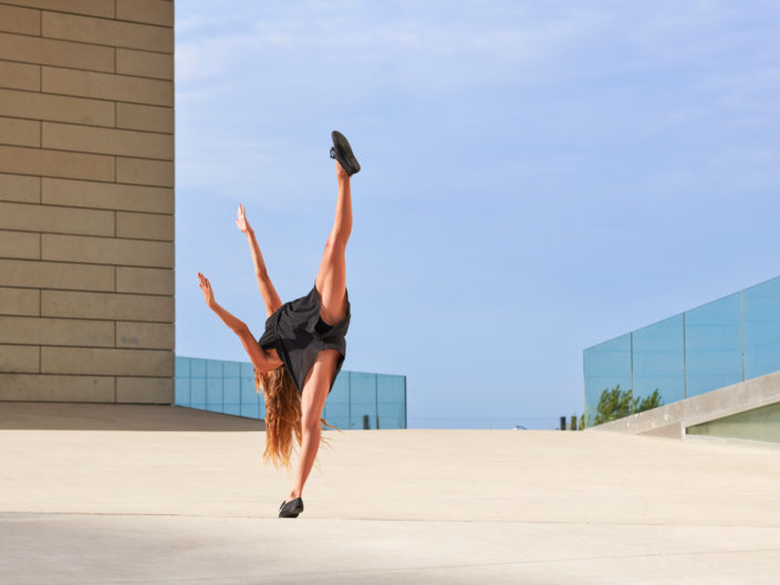 Danseuse contemporain en battement à la méca à bordeaux